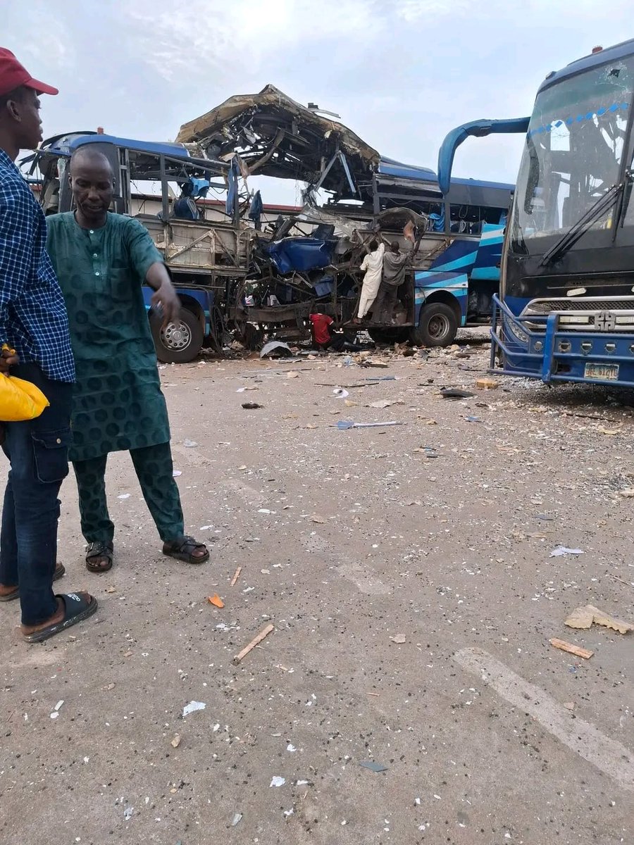 Monsieur Avril tweet media