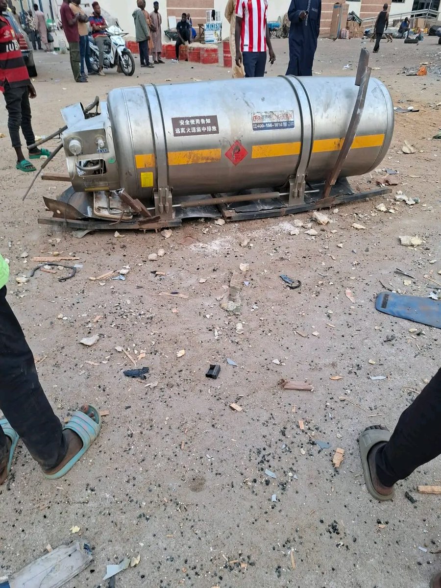 Monsieur Avril tweet media