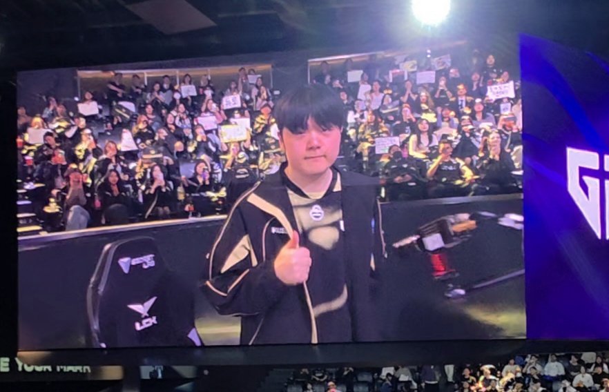 리리링 tweet media