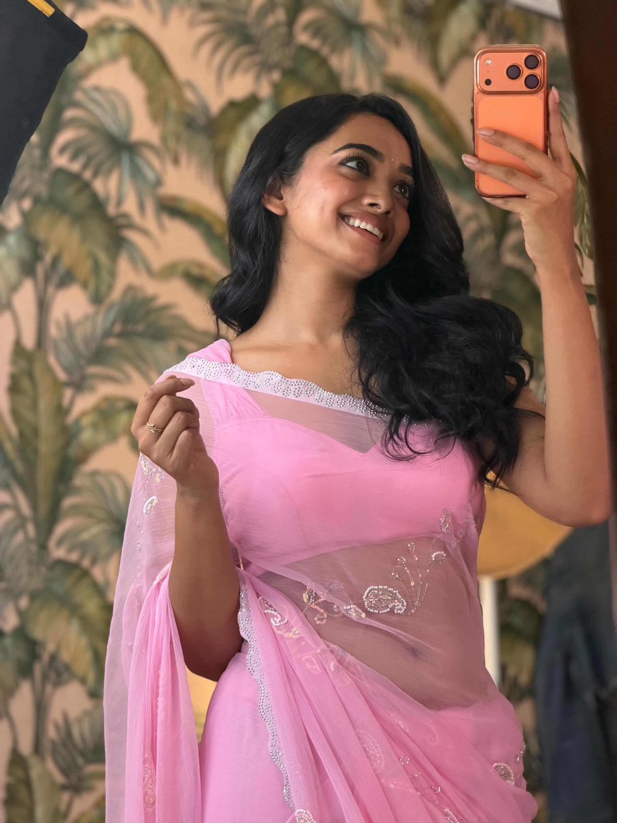 gaajmax's tweet photo. Diii saanvee munda enna thoppul di, gaaji munda nalla kaatura🥵🥵 https://t.co/z9VcPXeqyC