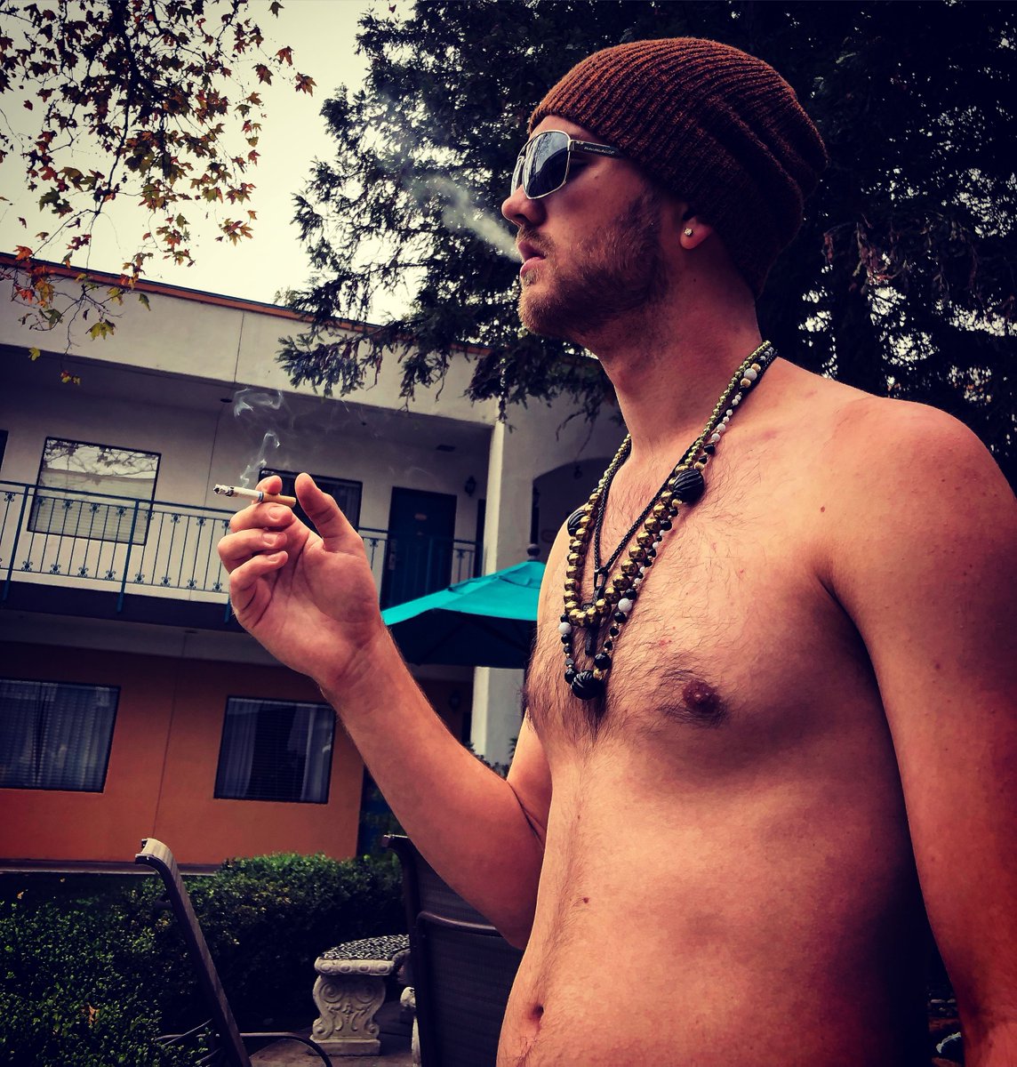 matthewbaszucki's tweet photo. I was homeless in Los Angeles at 21 years old. I had been hospitalized 4 times. I thought I was the messiah.

Three years later, my manic episodes stopped completely. No new medication. No new doctor. Here's what actually happened. 🧵 https://t.co/1FNOpu77gP