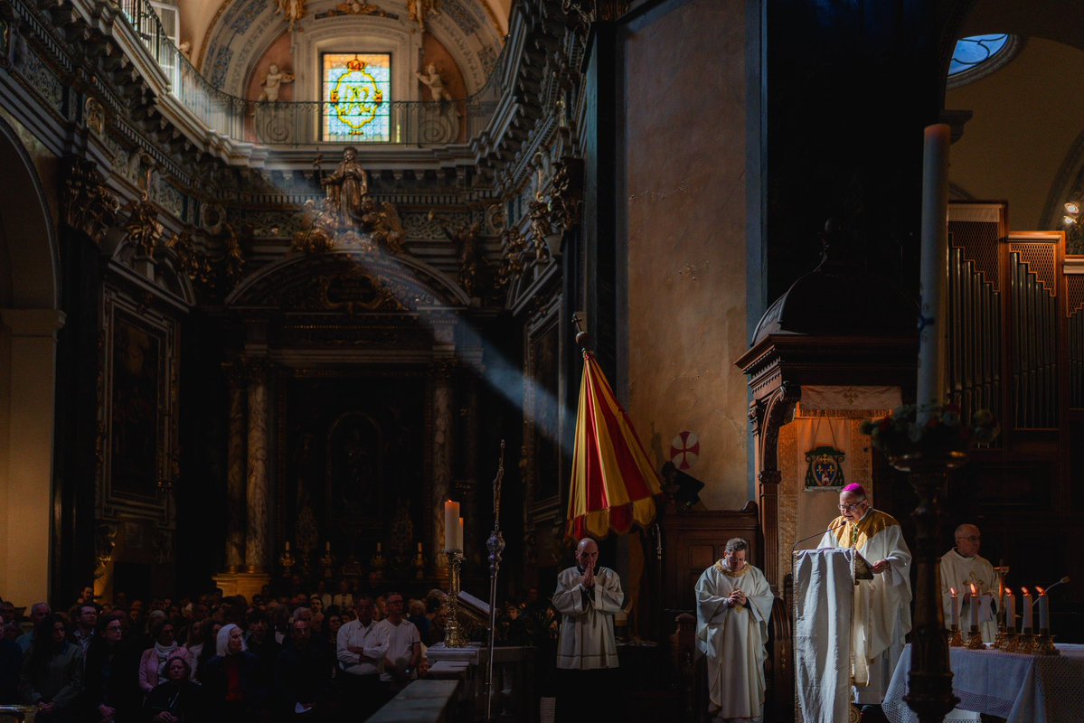 eciotti's tweet image. À la cathédrale Sainte-Réparate, pour la messe de Pâques célébrée par Monseigneur Jean-Philippe Nault, évêque de Nice, et avec  Bérengère de Charnacé, Adjointe Déléguée aux cultes.

Un moment de recueillement et de foi, profondément ancré dans les traditions de notre ville, où de