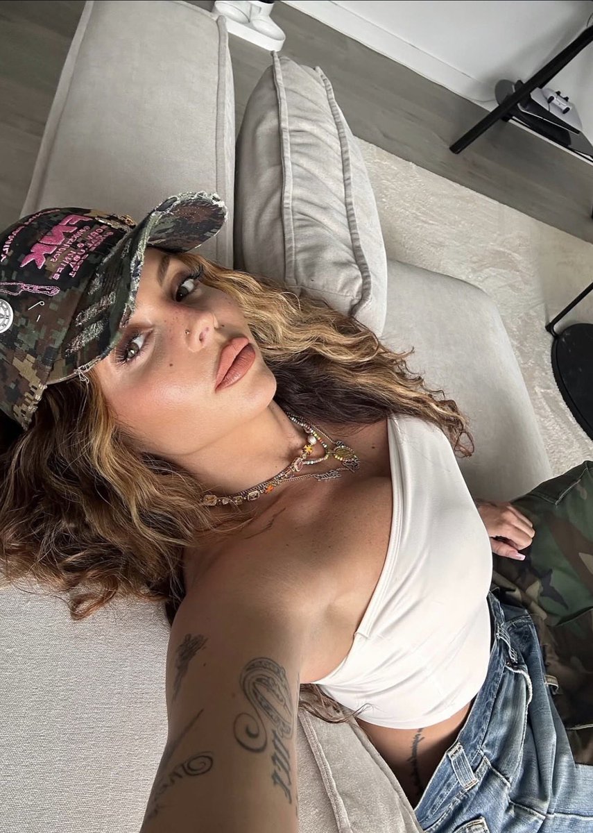 Sticky Notes tweet media