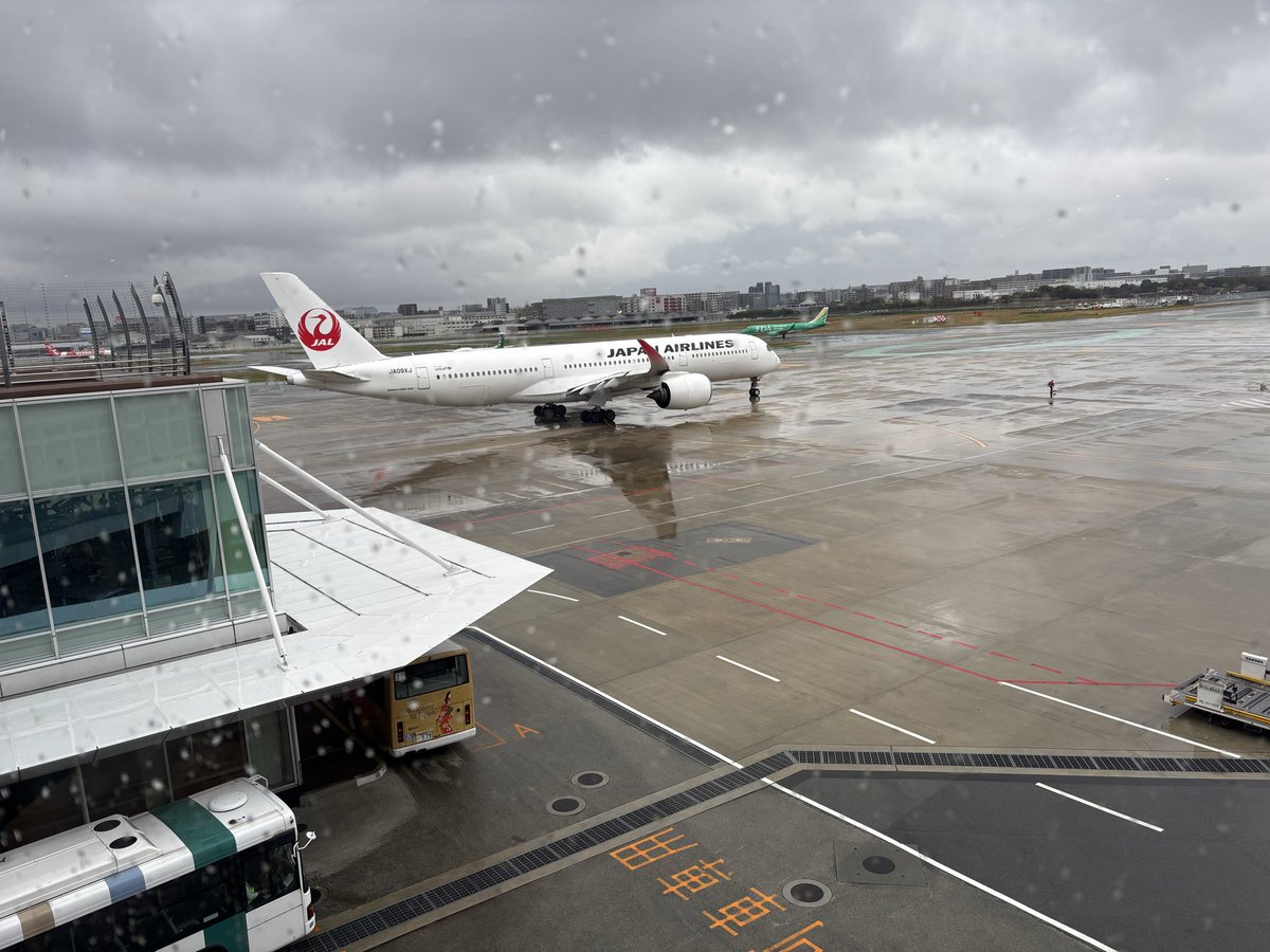 4月1日に展示会で福岡いってました✋

石田一龍さんおいしかったです🍜
空港に行ってお土産ついでに飛行機パシャリ✈️