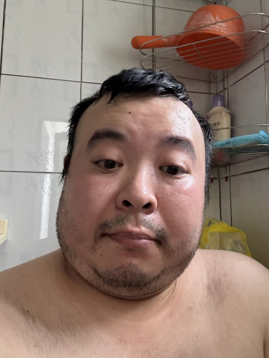weinilini's tweet photo. 回來潮州了
有夠熱 直接脫光上廁所 https://t.co/RpcyH1vk7v