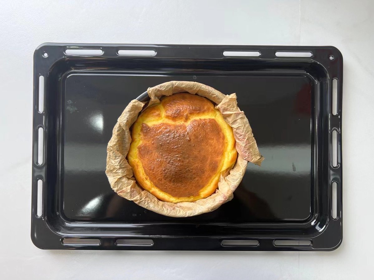 TAISHI_lc's tweet image. 这种丑了吧唧的蛋糕一下就能和店里买来的区分，丑香丑香的……
#巴斯克 #Cake
