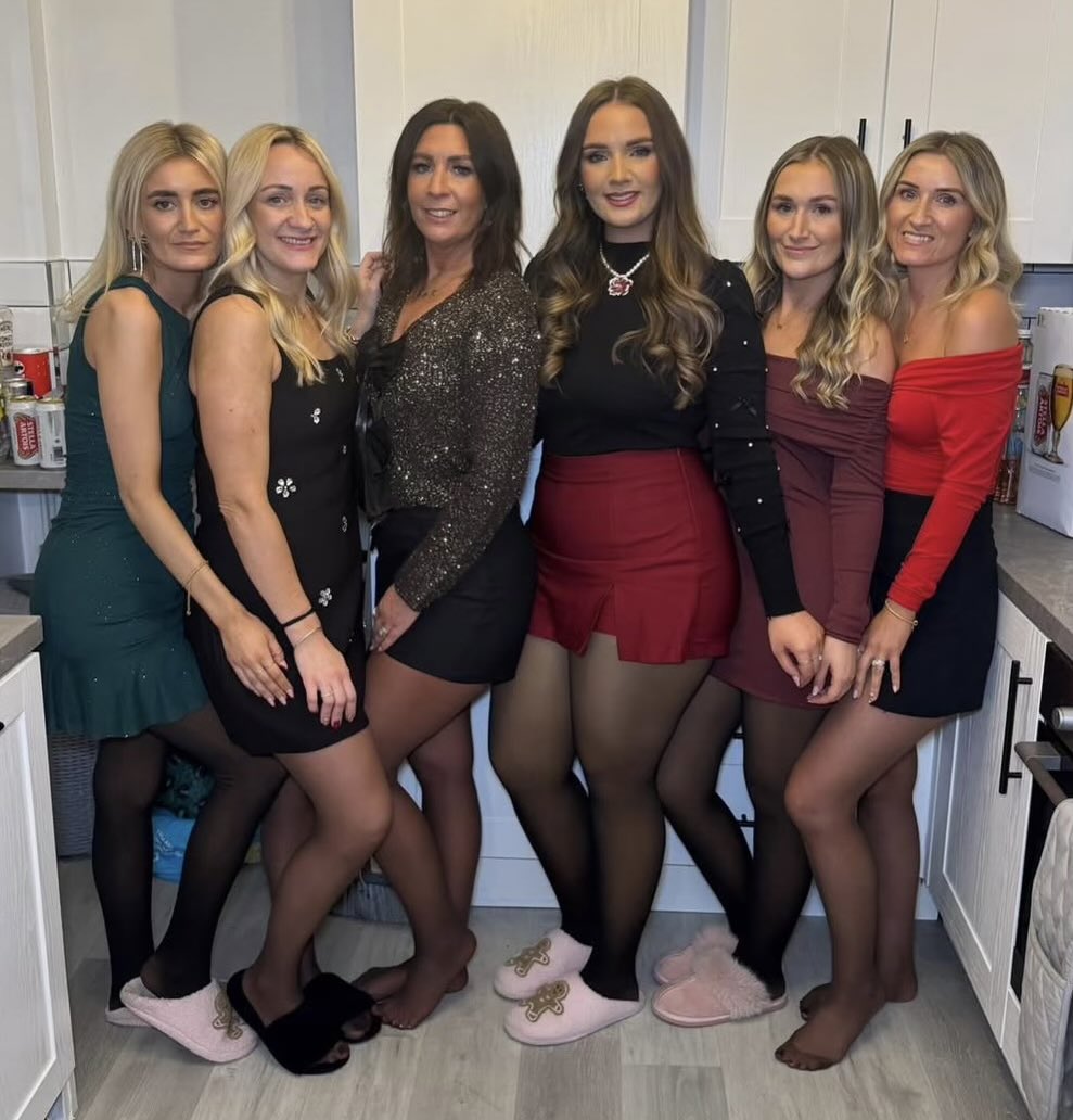 Tights, stockings and heels tweet media