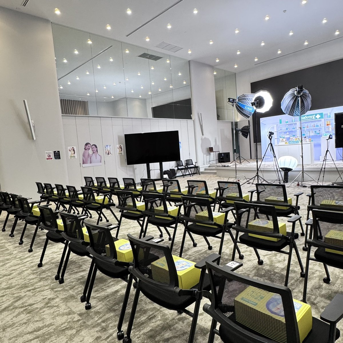 Smooth E Official tweet media