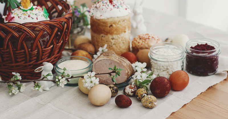 ukrlessons's tweet photo. 🥚 Ukrainian Easter comes with symbols and traditions that may be different from what many learners expect.

✨Explore a few Ukrainian words and traditions connected with this holiday: https://t.co/7uCYAIMSLC https://t.co/iBRAg2QmJR