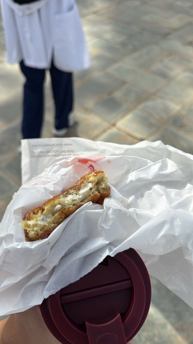 لـيـان tweet media