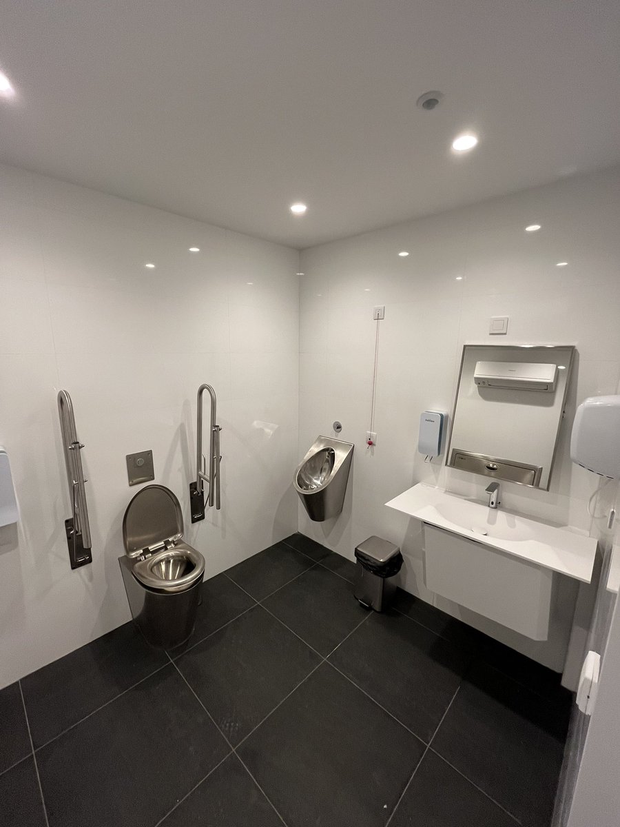 🇺🇦 Une Tesla sinon rien 🇺🇦 tweet media