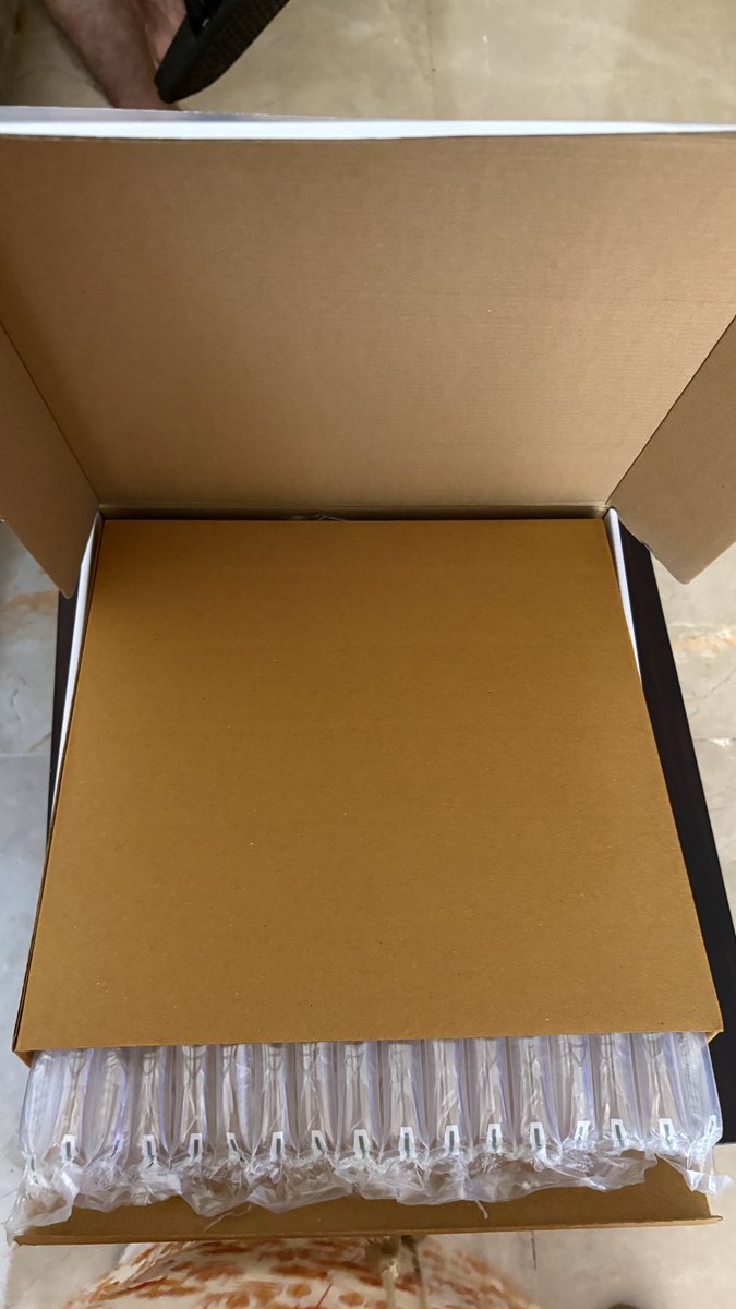 nikitadas27's tweet photo. @amazonIN @amazon the delivery has completely gone to the dogs. Every delivery is a problem-missing items,boxes opened &amp; items changed etc. you call Amazon and they say wait 4 days, call back &amp; then sorry money refund. My 2nd Harris&amp;Co. where is it ? When is it coming ? TELL NOW https://t.co/4tmaycheUp
