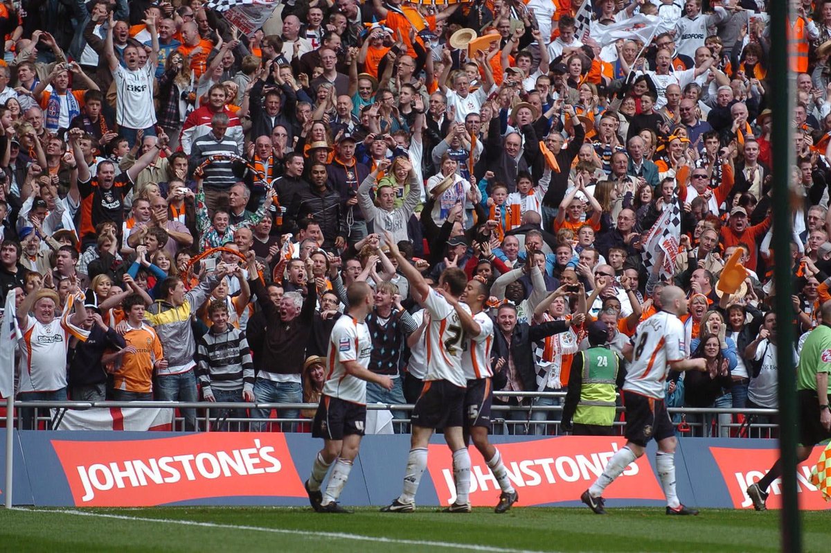 Awaydays23's tweet photo. ON THIS DAY 2009: Luton Town at Wembley for the JPT final against Scunthorpe United #LTFC https://t.co/bl5uPSm1xK