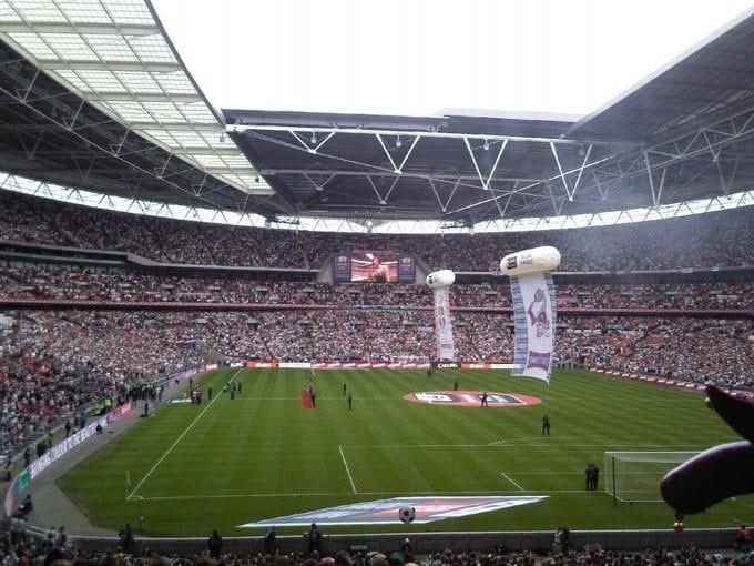 Awaydays23's tweet photo. ON THIS DAY 2009: Luton Town at Wembley for the JPT final against Scunthorpe United #LTFC https://t.co/bl5uPSm1xK
