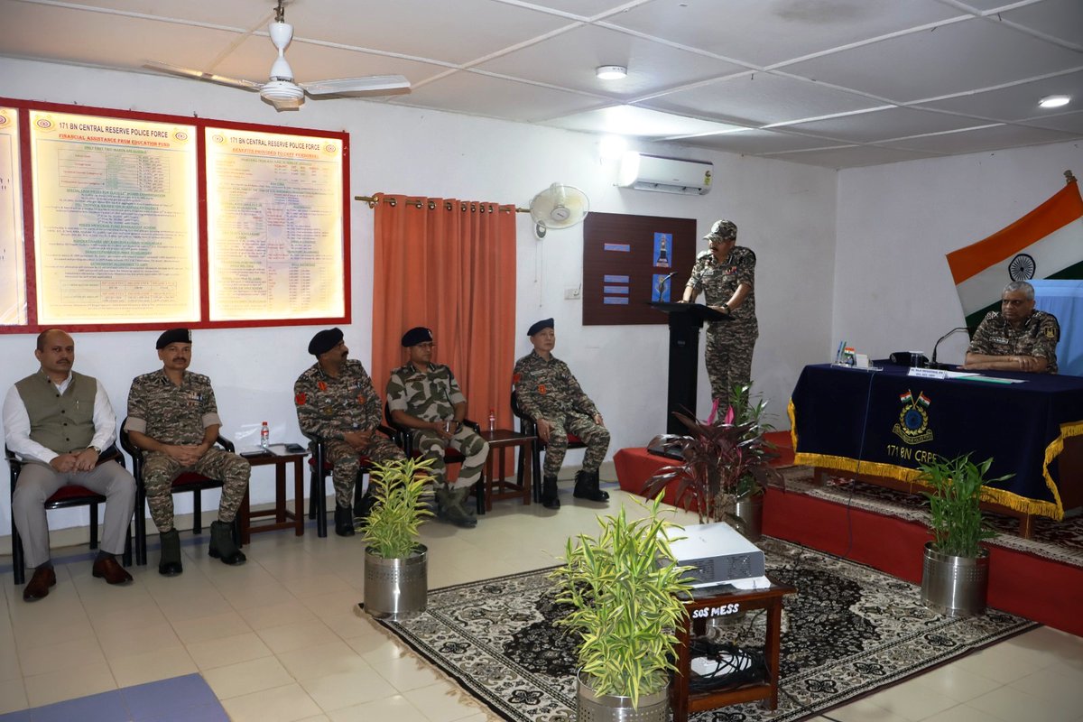 असम विधानसभा चुनाव 2026 के मद्देनजर, श्री अशिष यादव, कमांडेंट 149 बटालियन, ने 171 बटालियन के सीआरपीएफ बल में श्री राजा श्रीवास्तव, एसडीजी (एनईजेड) की अध्यक्षता में आयोजित बैठक में भाग लेकर चुनाव की तैयारियों की समीक्षा की और समन्वय एवं रणनीतियों पर महत्वपूर्ण चर्चा की।