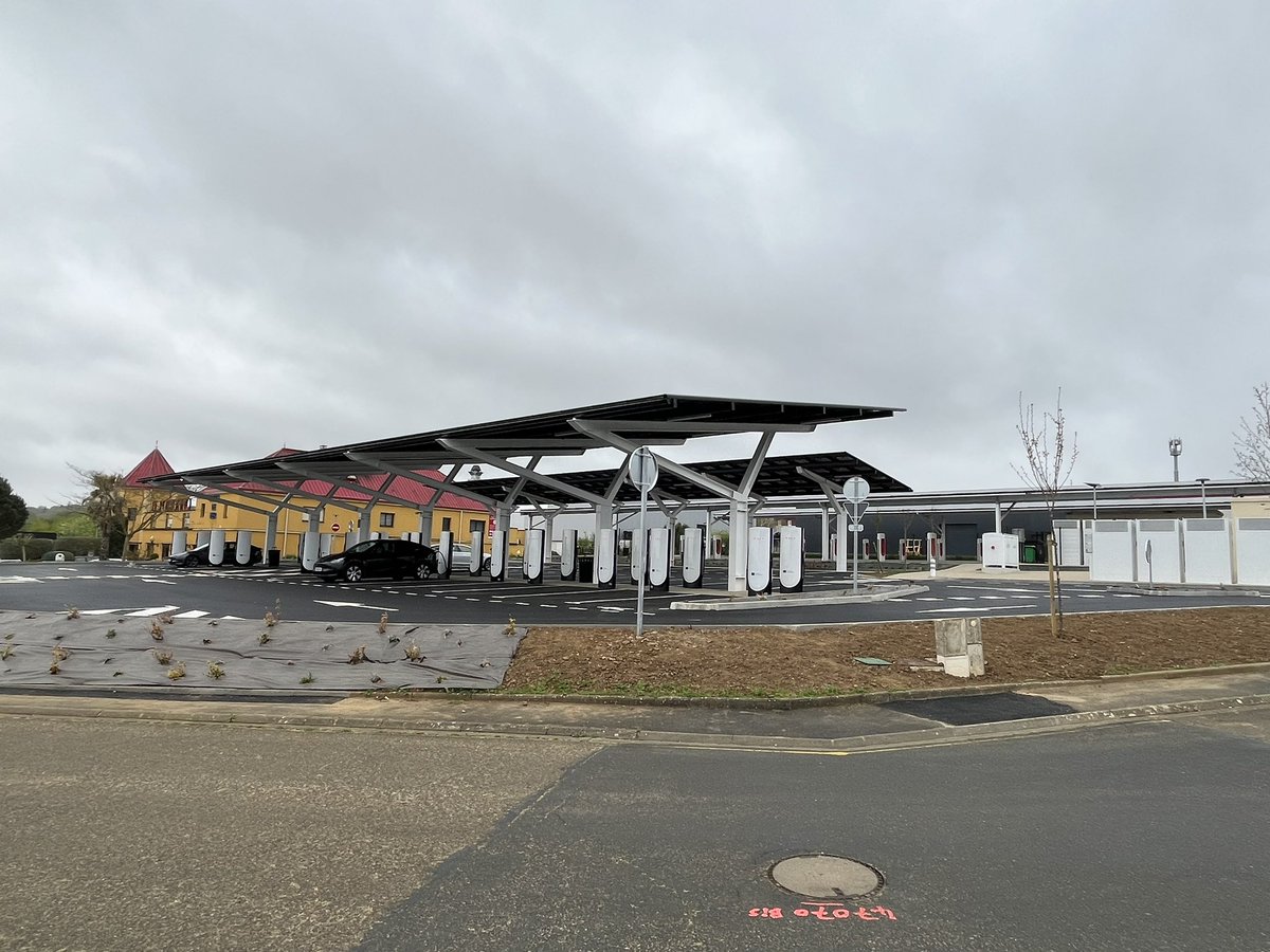 🇺🇦 Une Tesla sinon rien 🇺🇦 tweet media