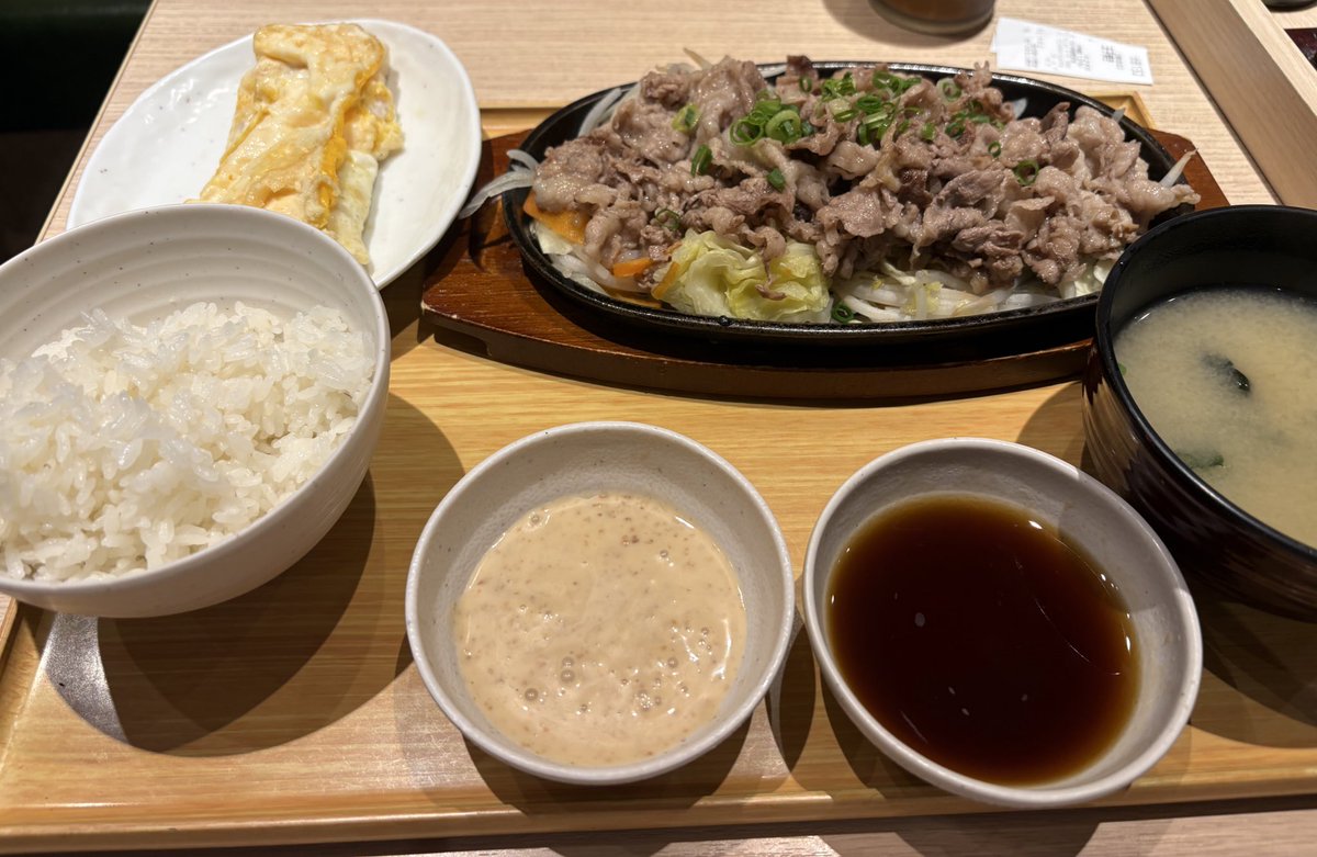 ヒロロン tweet media