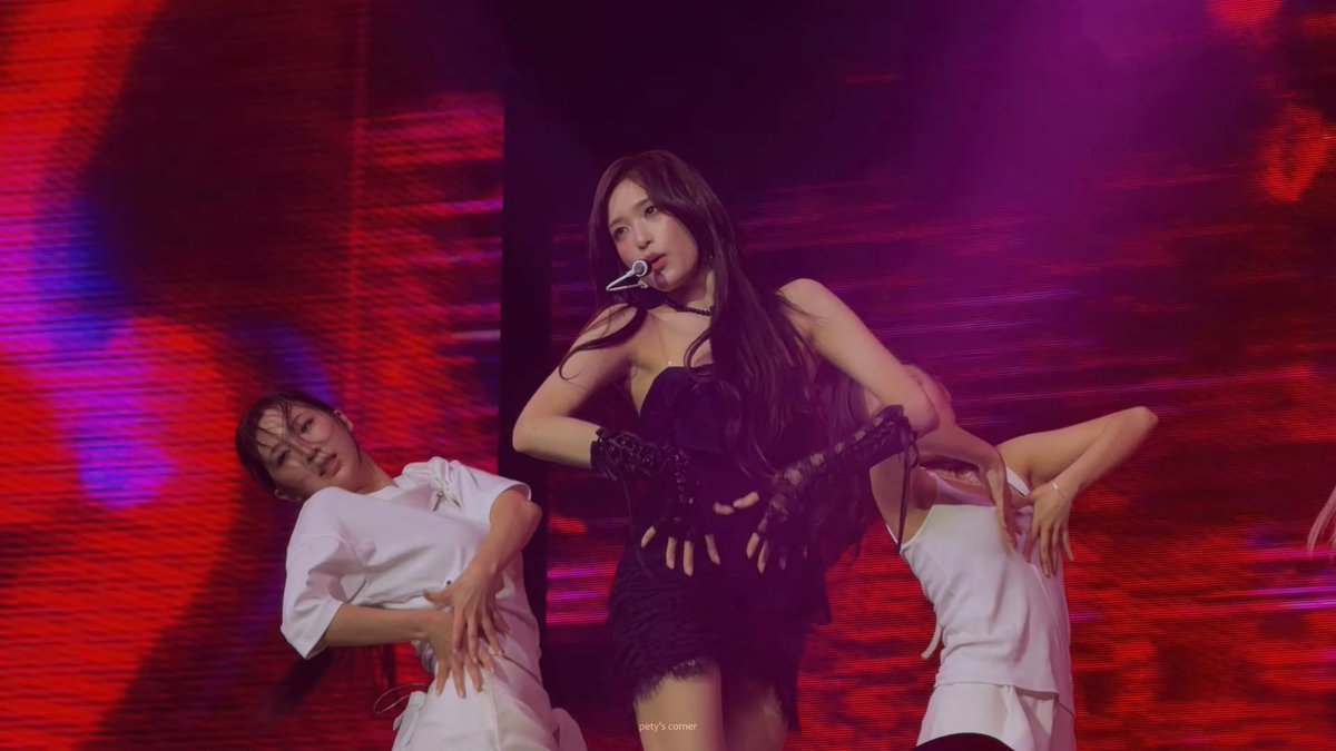 LilfirLeeseo tweet media