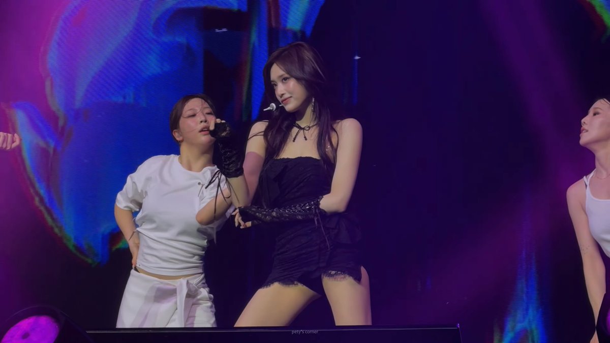 LilfirLeeseo tweet media