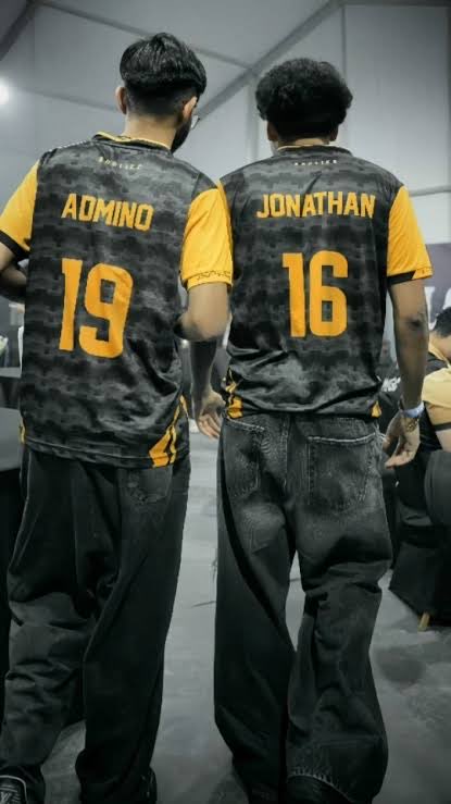 clockkie's tweet photo. I hope someday we’ll see this duo together again ❤️‍🩹 https://t.co/AUjweCdQnH