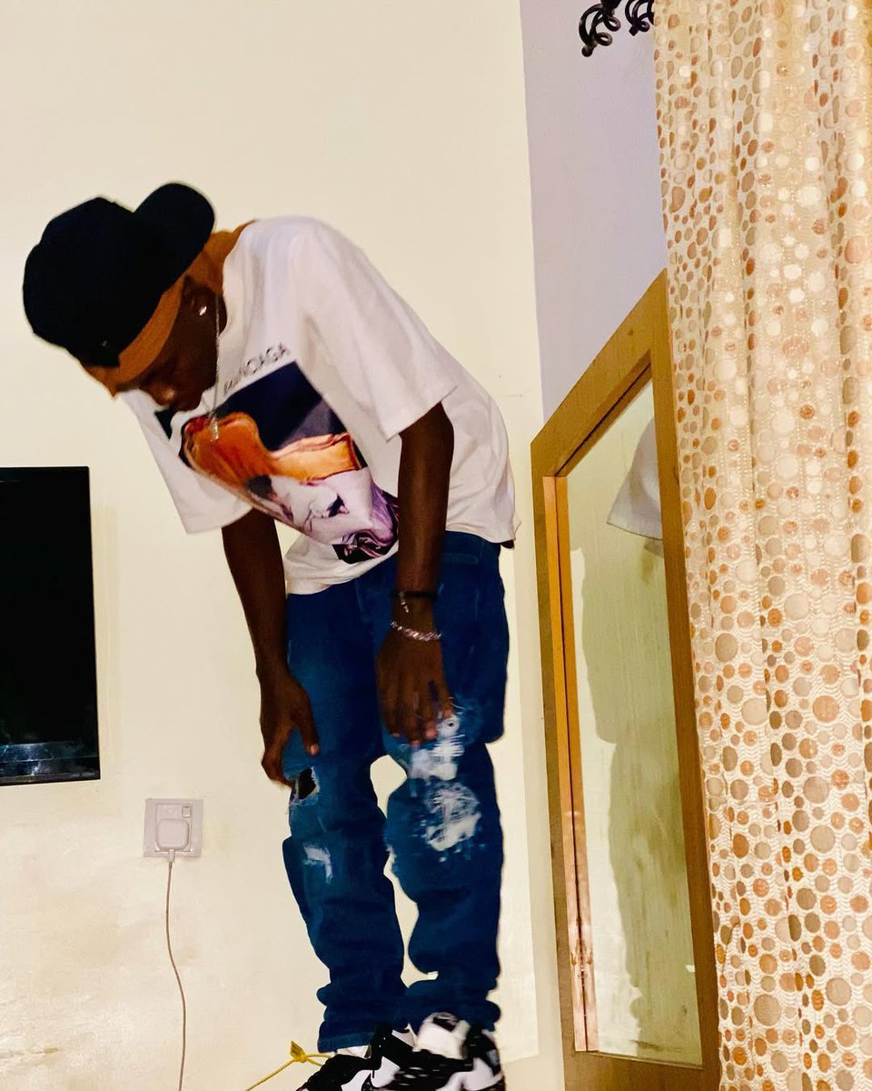 verchive tweet media