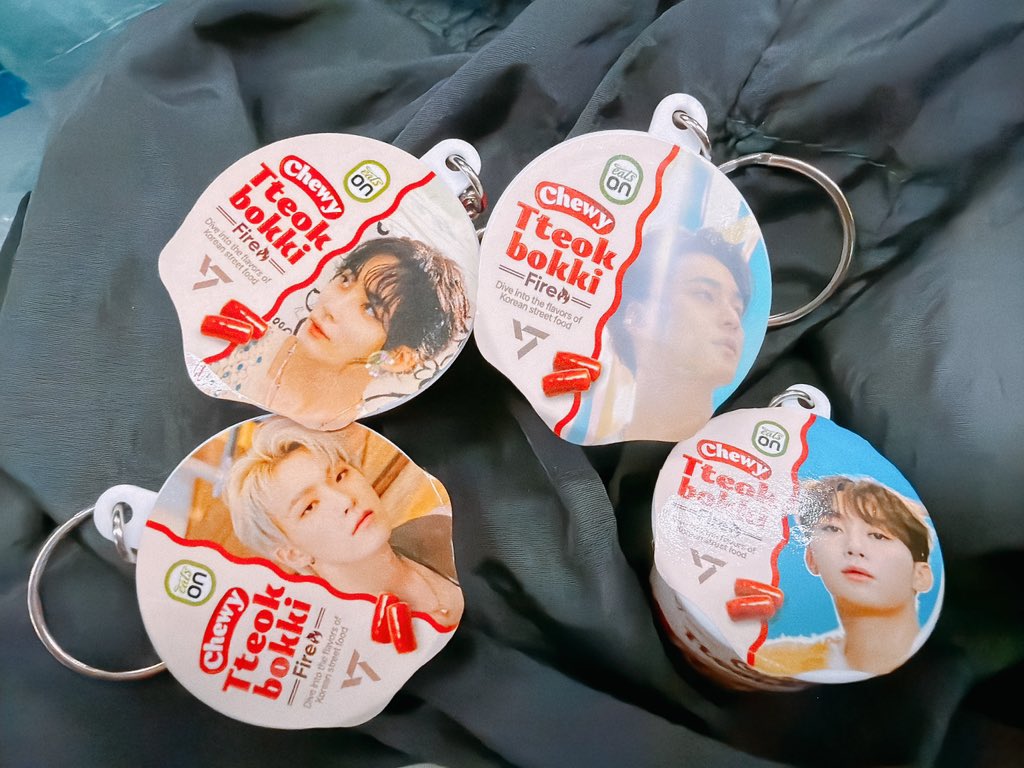 SEVENTEEN ウォヌ もちもちトッポギ POPUP 特典 キーホルダー SEVENTEEN もちもち トッポギ モディ マルイ Tteokbokki 特典 交換 pop