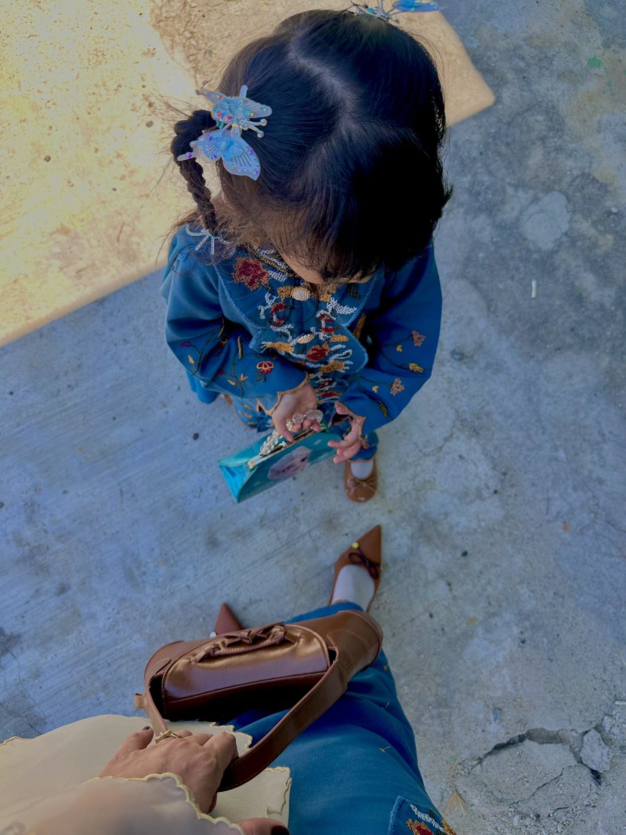 ftnmlek's tweet photo. Serving looks with my mini, Raya edition 💅✨

Teal blue 🦋
Fuchsia pink 🩷
Cream 🍦
Mocha 🤎 https://t.co/Tt1kcFT6sa