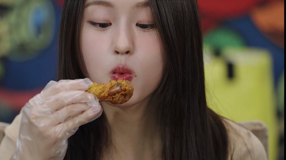 LIUYINGLOBAL's tweet image. 나도 치킨 먹고 싶어🥹🥹🥹
#柳尹 #kpop #Liu #HEARTOFWOMEN #TeachmeHow