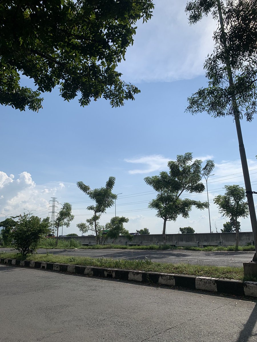 riza BUKAN rent mobil tweet media