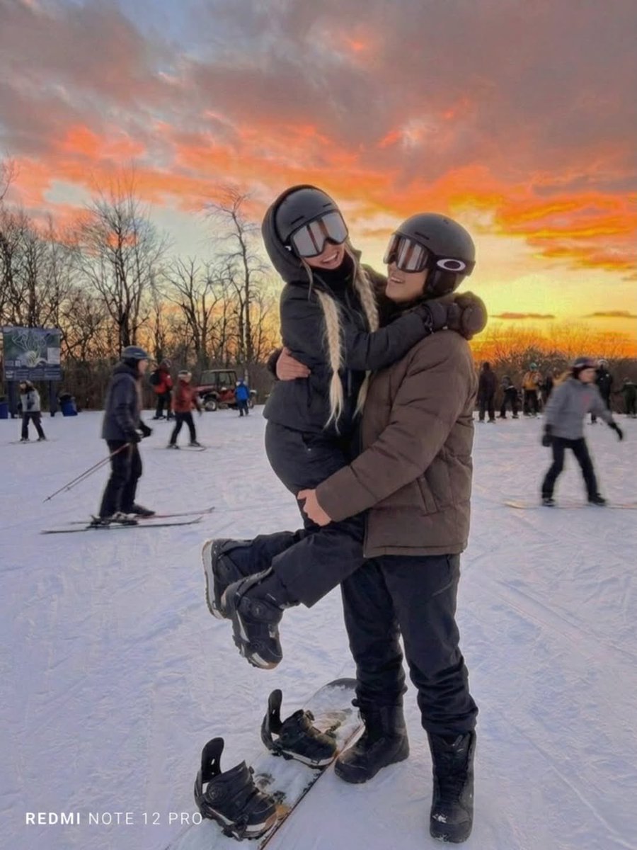 RXTBZZ's tweet photo. in the snow 🗣️🗣️🗣️🗣️🔊🔊🔊🔊🔊🔊🔊🔊💥💥💥 #Nieve #SnowVibes #WinterMood #SnowDay #Pareja #CoupleVibes #LoveInTheSnow #WinterLove #Nieve #SnowVibes #WinterMood #SnowDay #Pareja #CoupleVibes #LoveInTheSnow #WinterLove https://t.co/LIXuZ50ZrP