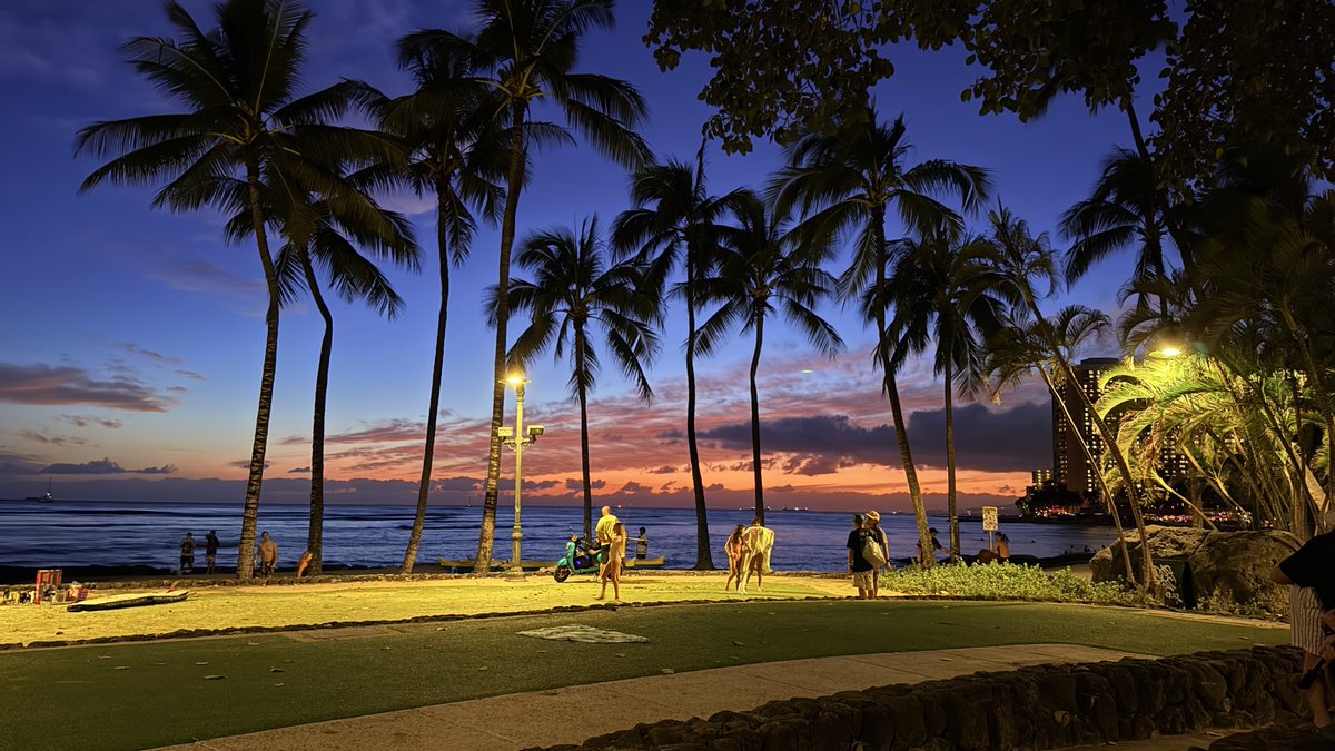 hawaii_isla808's tweet photo. After sunset π
in Honolulu, Hawaii #oahu #waikiki #honolulu #hawaii #sunsethawaii https://t.co/Mj4LlKV20X