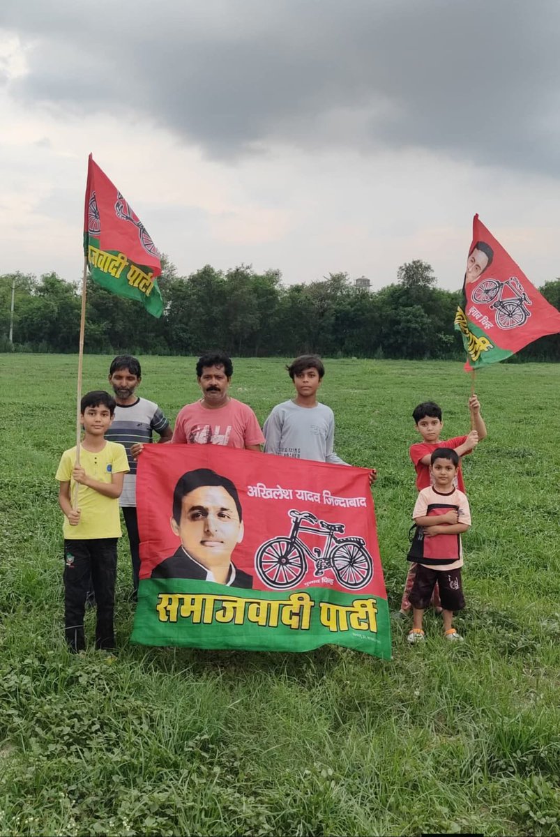 बच्चा बच्चा बोल रहा है,
सपा की अगली सरकार बोल रहा है।