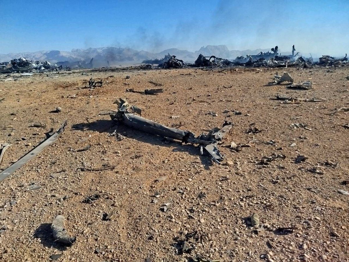 aamajnews_EN's tweet image. #PHOTOS
Iranian state media have claimed that two Black Hawk helicopters and a U.S. C-130 aircraft were targeted and shot down south of Isfahan, though the U.S. government has not issued any comment on the report.

#aamajnews