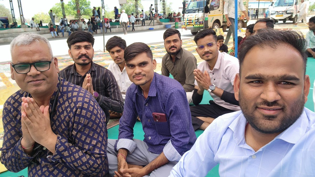 Vijaybakore_'s tweet image. देवास: सतवास के लोहारदा स्थित मंडी में @SaintRampalJiM ने बताया है कि मानव जीवन का मूल उद्देश्य सतगुरु की शरण प्राप्त करके, सतभक्ति करके जन्म मरण के रोग से पीछा छुड़वाकर मोक्ष पाना है।  #SundayMotivation #viralphotochallenge