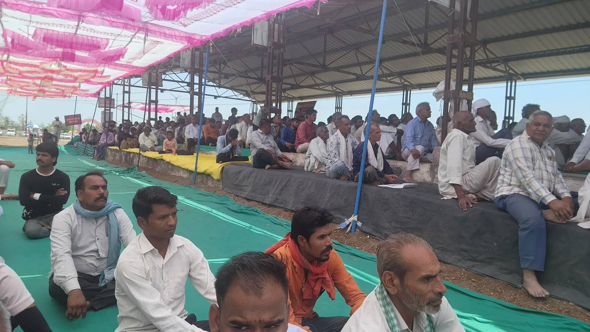 Vijaybakore_'s tweet image. देवास: सतवास के लोहारदा स्थित मंडी में @SaintRampalJiM ने बताया है कि मानव जीवन का मूल उद्देश्य सतगुरु की शरण प्राप्त करके, सतभक्ति करके जन्म मरण के रोग से पीछा छुड़वाकर मोक्ष पाना है।  #SundayMotivation #viralphotochallenge