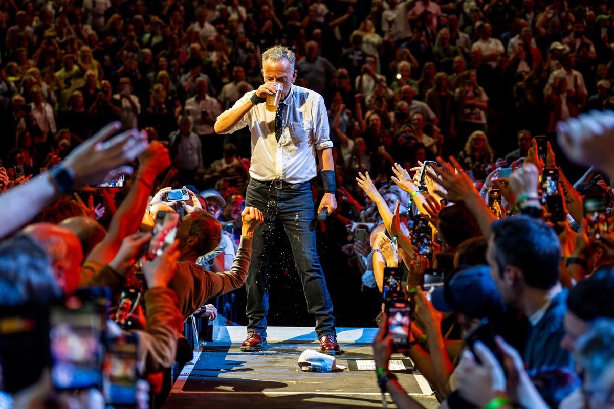 Emma48998116's tweet image. Hi tramps, have a fantastic #springsteensunday Happy Easter to you all!! Fantastic songs and video, thanks Vicente and Paul. 🐣🐣🍫🍫🎵🎵🎸🎸🥁🥁🎷🎷🍫🍫🐣🐣❤️❤️❤️😊😊😊⭐️⭐️⭐️😊😊😊❤️❤️❤️