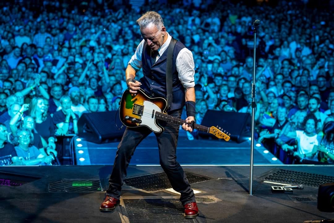 Emma48998116's tweet image. Hi tramps, have a fantastic #springsteensunday Happy Easter to you all!! Fantastic songs and video, thanks Vicente and Paul. 🐣🐣🍫🍫🎵🎵🎸🎸🥁🥁🎷🎷🍫🍫🐣🐣❤️❤️❤️😊😊😊⭐️⭐️⭐️😊😊😊❤️❤️❤️