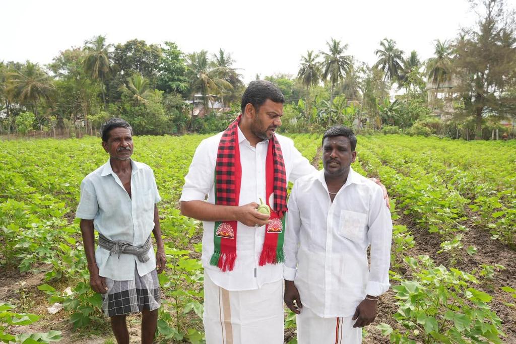 ForNannilam's tweet photo. நன்னிலம் சட்டமன்ற தொகுதிக்கு உட்பட்ட குடவாசல் ஒன்றியம் பெரும்பண்ணையூர் ஊராட்சி பகுதியில் நமது வெற்றி வேட்பாளர் விவசாயிகள் மற்றும் பொதுமக்களிடம் வாக்கு சேகரித்தார்.

வாக்களிப்பீர் உதயசூரியன்

#VoteforDMKAlliance
#nannilam https://t.co/H6n95kD2K4