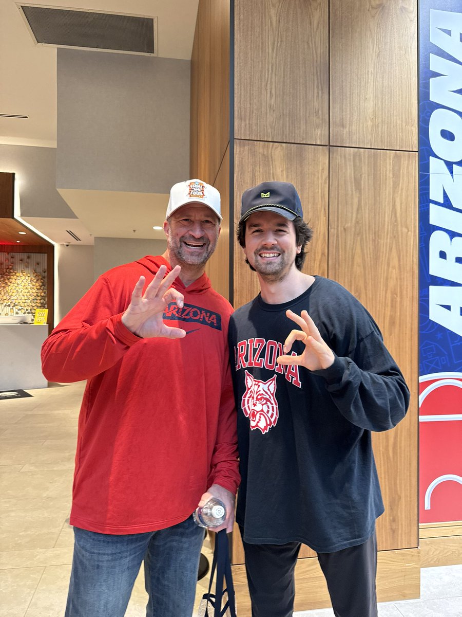 devinsirkus's tweet photo. At 52 years old I never thought I’d utter the words “I met my favorite Tik Tok’er today” but I did and he was the nicest guy in the world and wish him nothing but world domination!!!   Plus he’s a Wildcat.  Not the result we wanted but @gavinmchughh is the man!!! https://t.co/4jvIYLTpbW