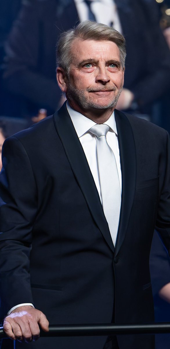 【出演者追加のお知らせ】

シンフォニックウィンズ東京 第13回定期演奏会
"THE TUBA MAFIAS"

トマ・ルルー氏独奏
「メルティング・ポップ」世界初演において、
作曲家ご本人・Jean-Philippe Vanbeselaere氏が
来日・客演指揮されることが決定いたしました。

自作の世界初演を、作曲家自ら指揮する——