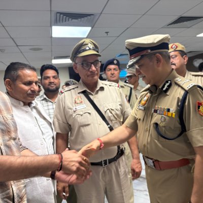 Pramjee77921503's tweet photo. #NewProfilePic मानिए दिल्ली पुलिस आयुक्त शब https://t.co/UgU6KsZRrR