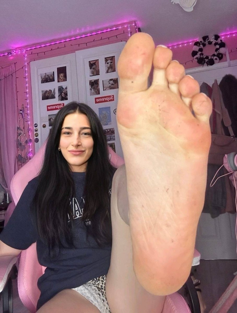 Brisk1233's tweet photo. Rhea Ripley #edit #feet #photoshop #fake #rhearipley https://t.co/nKxnDzpY2W