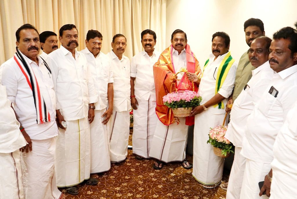 Sridhar Vandayar's move does more than just shift one leader, it sends a signal. In delta districts &amp; Thevar dominated belts, perception matters as much as numbers. When a known face realigns, it creates a psychological edge, cadres start believing momentum is shifting. #AIADMK