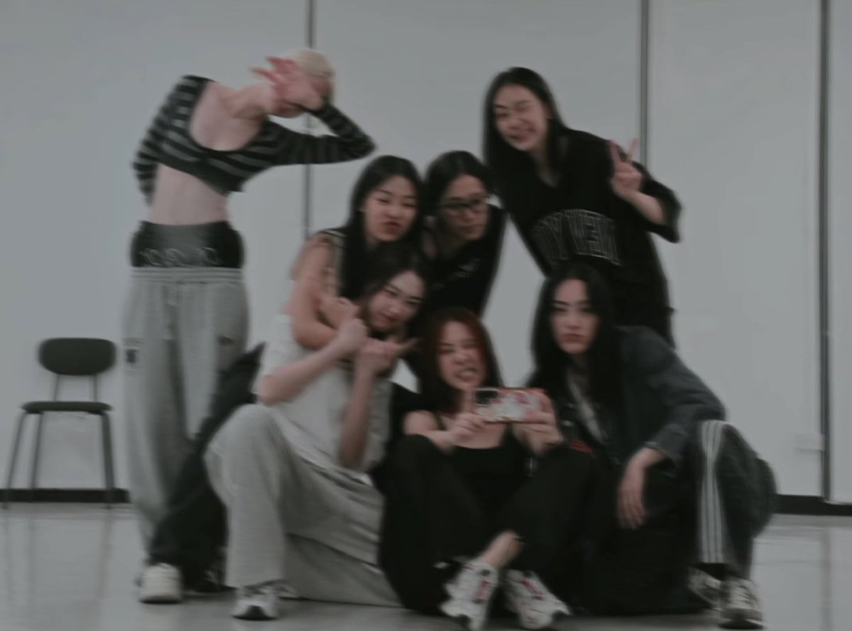 เย้ยย คุมธีมดั๊วว มีใครแอบซ้อมเพลงใหม่ป่ะคะ👁️￼👄👁️