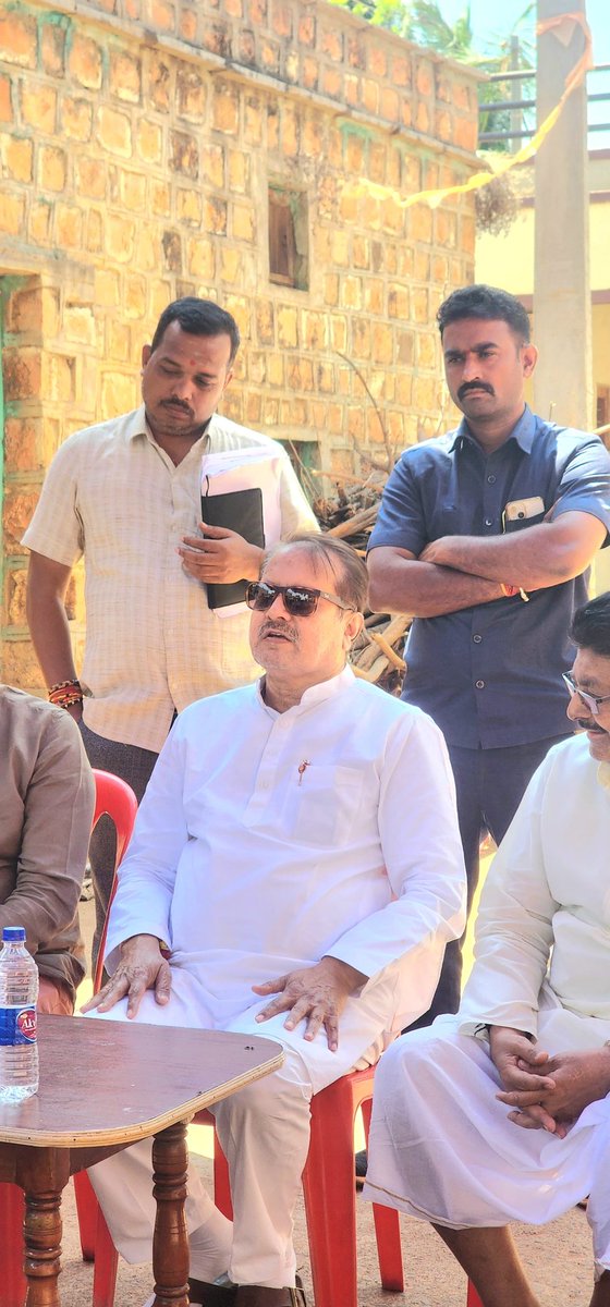 CSNadagoudaINC's tweet photo. ಬಾಗಲಕೋಟೆ ವಿಧಾನಸಭಾ ಕ್ಷೇತ್ರದ ಉಪ ಚುನಾವಣೆ ಅಂಗವಾಗಿ ಕ್ಷೇತ್ರದ ಸೀತಿಮನಿ, ಸೀತಿಮನಿ ತಾಂಡಾ ಗ್ರಾಮಗಳಲ್ಲಿ ನಮ್ಮ ಕಾಂಗ್ರೆಸ್ ಅಭ್ಯರ್ಥಿ ಪರವಾಗಿ ಪ್ರಚಾರ ಕಾರ್ಯ ನಡೆಸಲಾಯಿತು. ಸ್ಥಳೀಯ ಮುಖಂಡರು, ಕಾರ್ಯಕರ್ತರು ಜೊತೆಗಿದ್ದರು.
.
.
#BagalakoteByElection2026 #Vote4Congress #Vote4Progress https://t.co/KZ9b8vw8MT