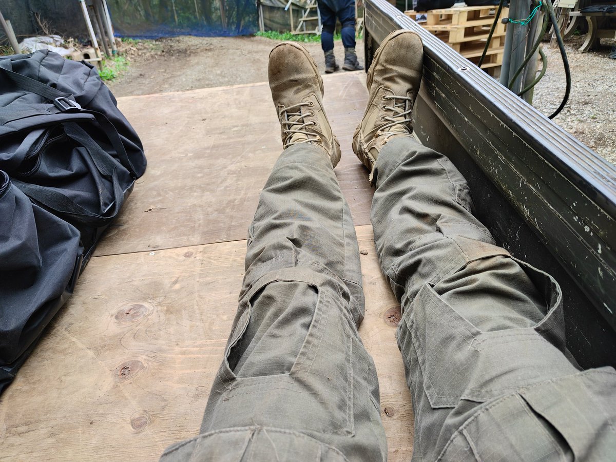 RAMniku_ABC's tweet image. 本日のサバゲも非常に楽しかった！
サーマルスコープ(40万円)見せてもらったり、
「ヒットの判定しっかりしてていいね君！」と褒めていただいたり…実りのある良い休日でした
あと、44000円程で買ったE&amp;amp;C HK416A5も箱出しで50M狙える良い精度してた(プリコックすると給弾不良するけど…w)
 #No.9