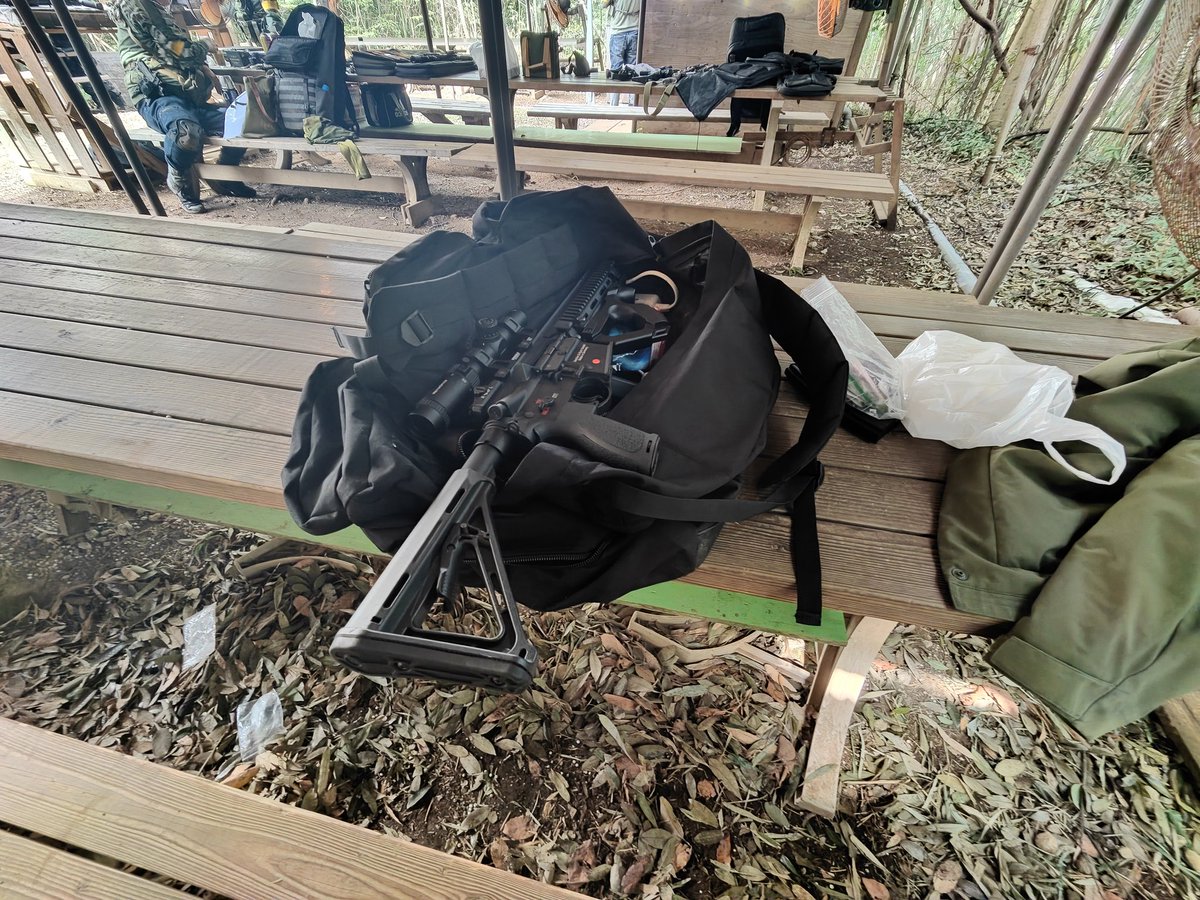 RAMniku_ABC's tweet image. 本日のサバゲも非常に楽しかった！
サーマルスコープ(40万円)見せてもらったり、
「ヒットの判定しっかりしてていいね君！」と褒めていただいたり…実りのある良い休日でした
あと、44000円程で買ったE&amp;amp;C HK416A5も箱出しで50M狙える良い精度してた(プリコックすると給弾不良するけど…w)
 #No.9