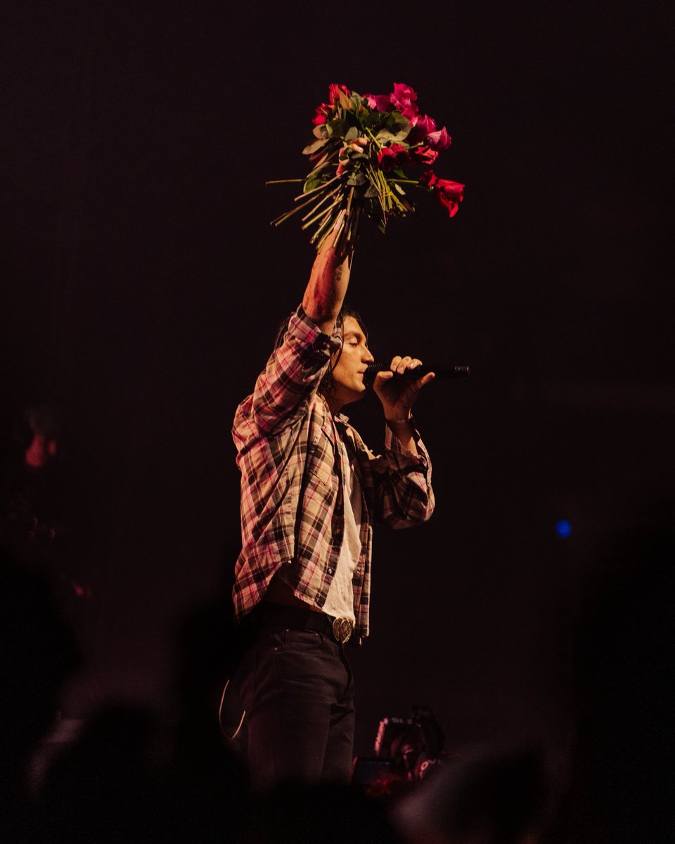 IntuitDome's tweet photo. Welcome home, LANY 🌹

(📸: Anna Lee) https://t.co/eYu183r0H6