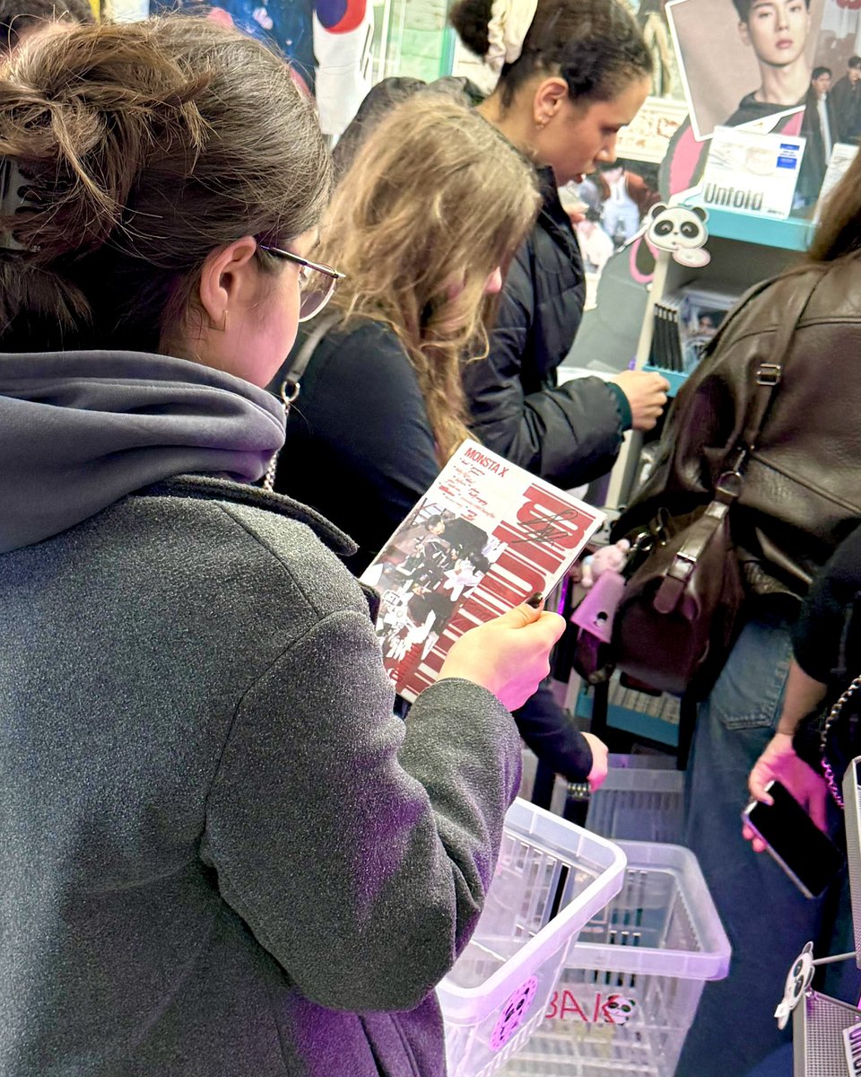 hello82 EUROPE tweet media