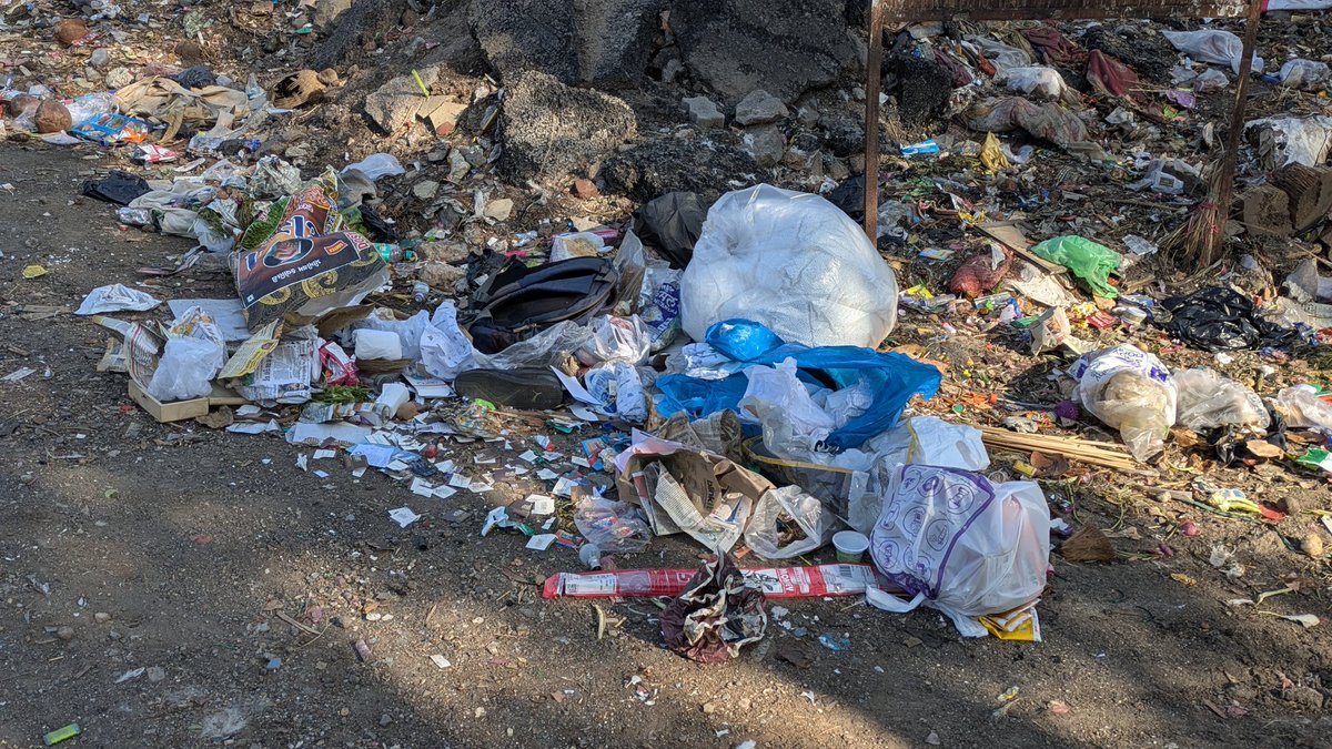 HP22001's tweet photo. Kachara Situation in Pashan Pune https://t.co/ze7U29EHez
